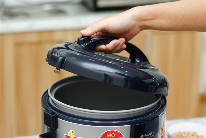 noi-com-dien-sharp-ks-nr181stv-700x467-9