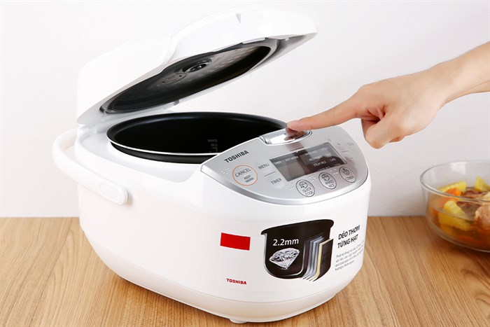 noi-com-dien-tu-toshiba-rc-10dh2pv-w-1l-11-700x467