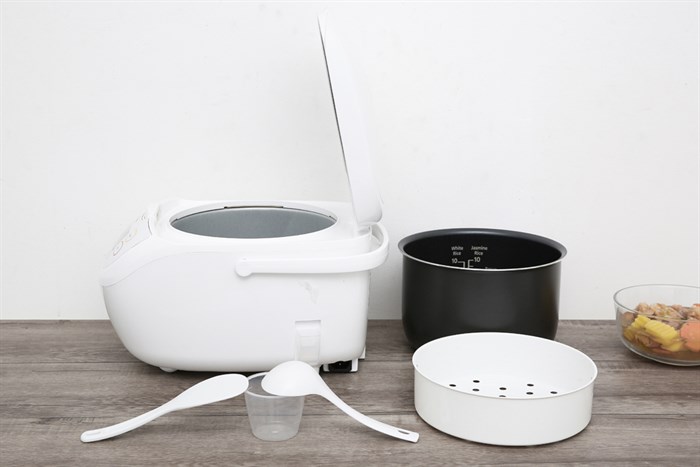 noi-com-dien-tu-panasonic-sr-cl188wra-2-1-700x467